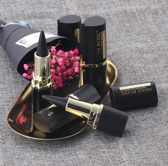 Water-activated eyeliner pen for precise and smooth makeup application