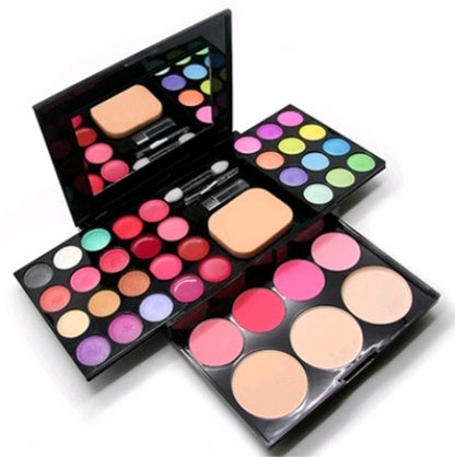 High-quality eye shadow palette with matte and shimmer shades