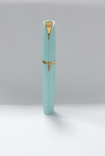 LED eyebrow trimmer with 18K gold-plated head for painless shaping